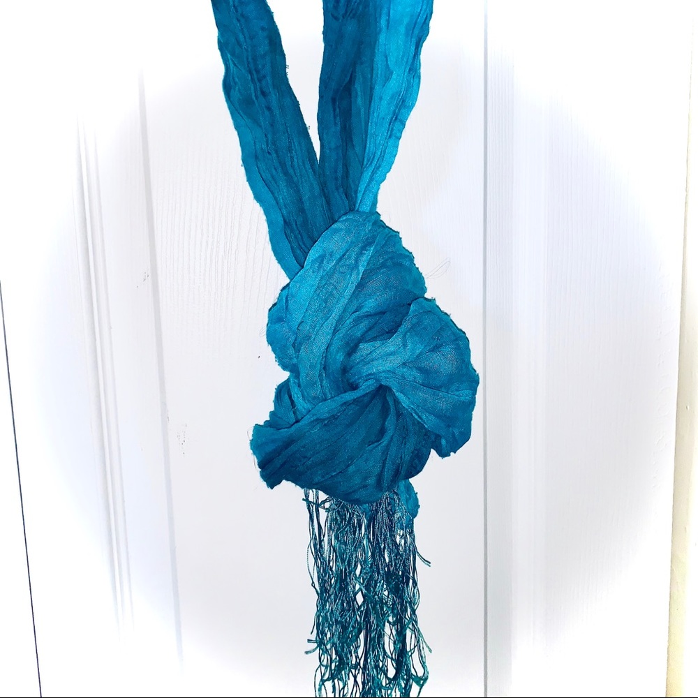 Blue scarf - Picture 2 of 8